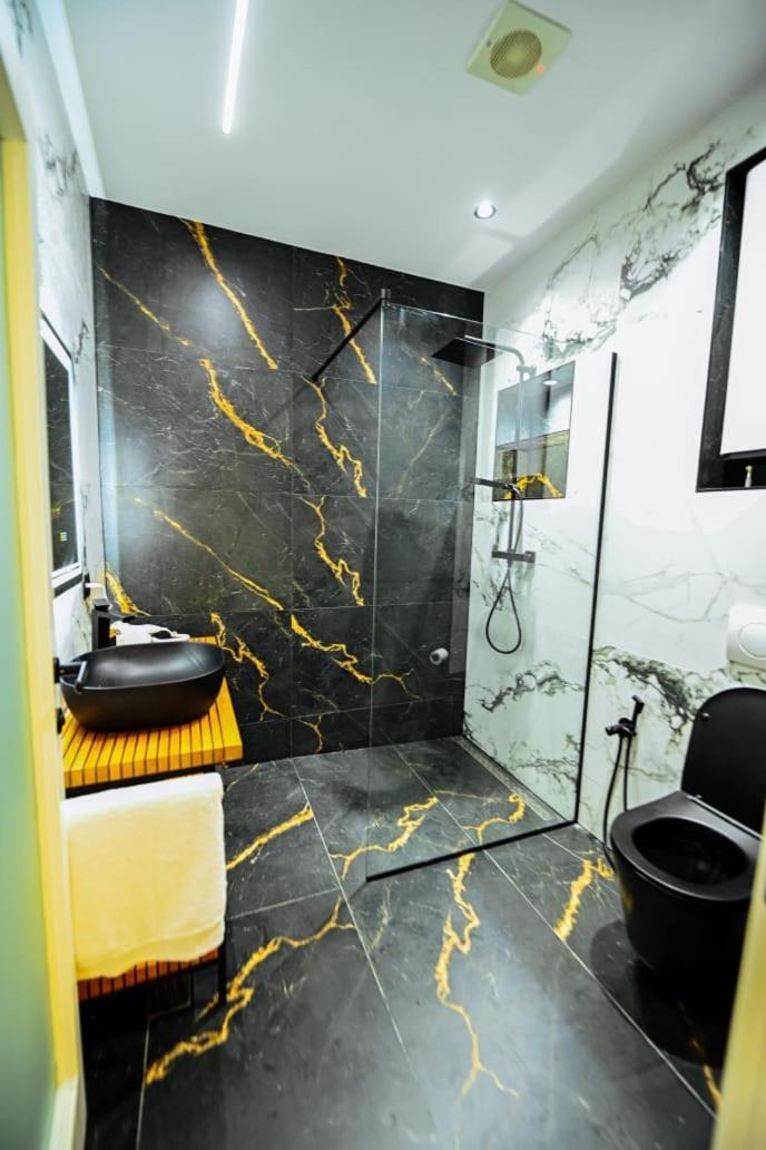 Mon Ami Boutique Hotel Shkoder Exterior photo